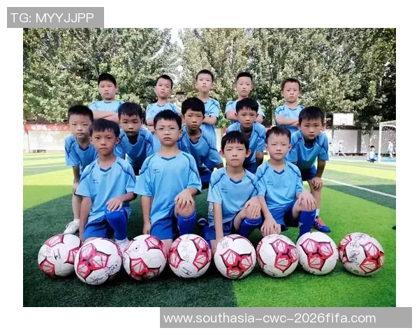 校园足球的魅力与团结精神在绿茵场上的完美展现